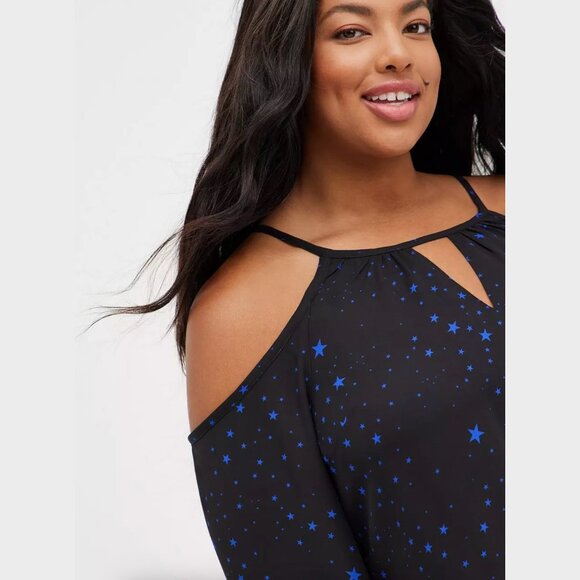 Torrid - Black & Bue Stars - Georgette Cold Shoulder Blouse - Picture 5 of 8